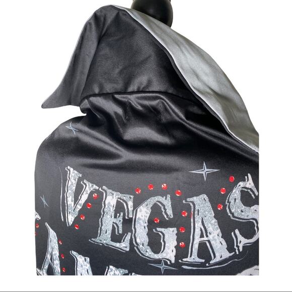 Vegas Dracula Halloween Cape - Picture 2 of 7